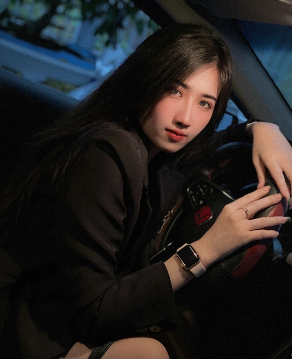 Hành trình thay đổi nhan sắc của nữ streamer Ngọc Duyên bắt đầu bằng việc chăm sóc da. Cô nàng tìm hiểu qua các kênh làm đẹp trên YouTube, hiểu rõ làn da của mình, từ đó chọn những sản phẩm làm đẹp phù hợp.