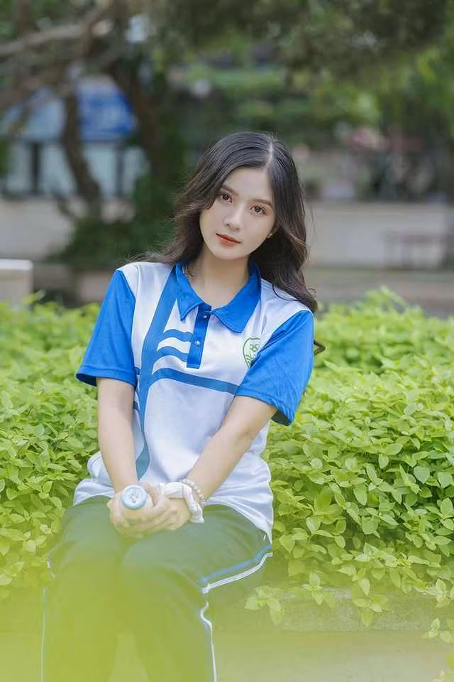 Quỳnh Trang khi ấy là học sinh năm 3 khoa Thanh nhạc, trường Cao đẳng Nghệ thuật Hà Nội. Cô nàng sở hữu vẻ đẹp trong sáng và thuần khiết.