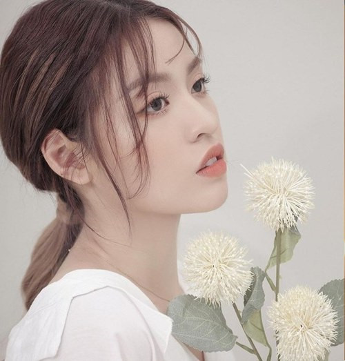 Nổi tiếng nhanh chóng chỉ sau clip thả thính trên Tik Tok, Trần Thanh Tâm đã ngay lập tức được coi là một hiện tượng mạng nhiều người quan tâm và được gọi bằng biệt danh hot girl "bắp cần bơ".