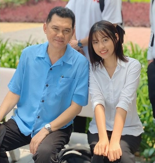 Bên cạnh những lời chúc mừng từ các fan “ruột”, Thanh Tâm bất ngờ nhận về nhiều ý kiến mỉa mai khi cho rằng cô không xứng đáng vì chưa được đào tạo bài bản. Đối với nhiều cư dân mạng thì việc hot girl "bắp cần bơ" nổi tiếng là quá dễ dàng trong khi cô không có tài năng gì nổi bật.