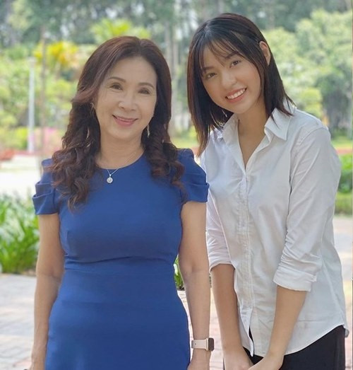 Mới đây, hot girl "bắp cần bơ" dường như muốn bước chân vào showbiz khi tham gia nhiều hình thức như đóng MV hay tham gia vào phim ngắn.