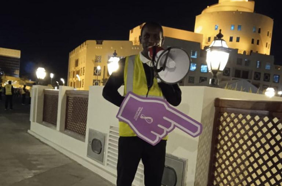 Thích thú với sự nhiệt tình và không khí vui vẻ mà Abbass mang lại, nhiều người tương tác với “anh chàng tàu điện ngầm”, xin ghi hình và chia sẻ lên mạng xã hội.