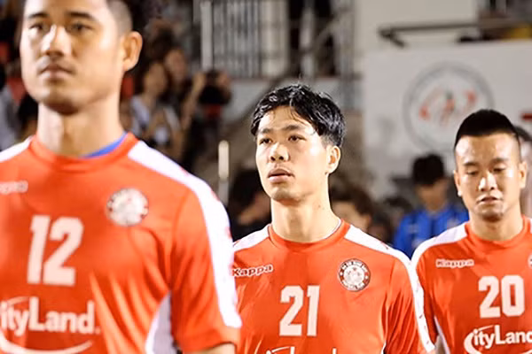 V-League tam nghi vi COVID-19, bao nhieu CLB giam luong cau thu?