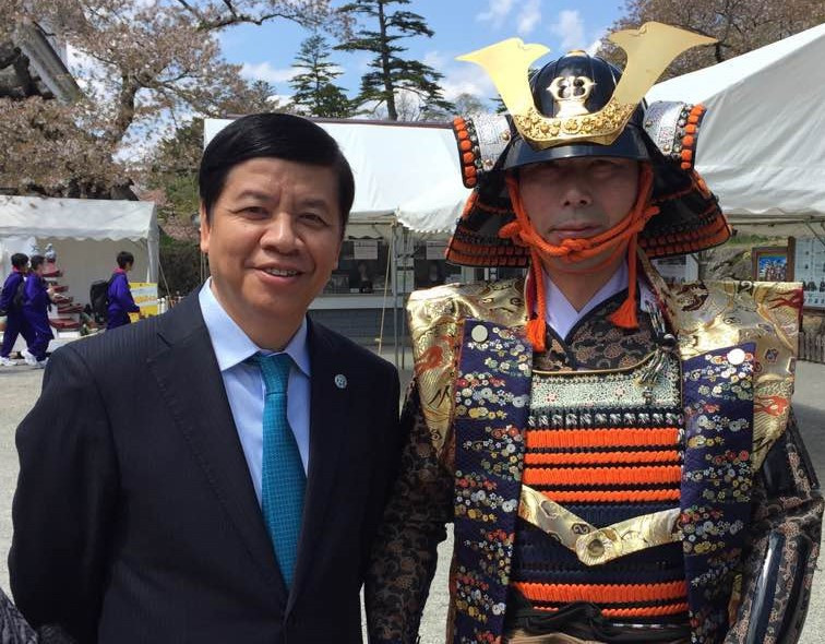 Thu tuong Suga den Viet Nam - chuyen tham vuot tam song phuong