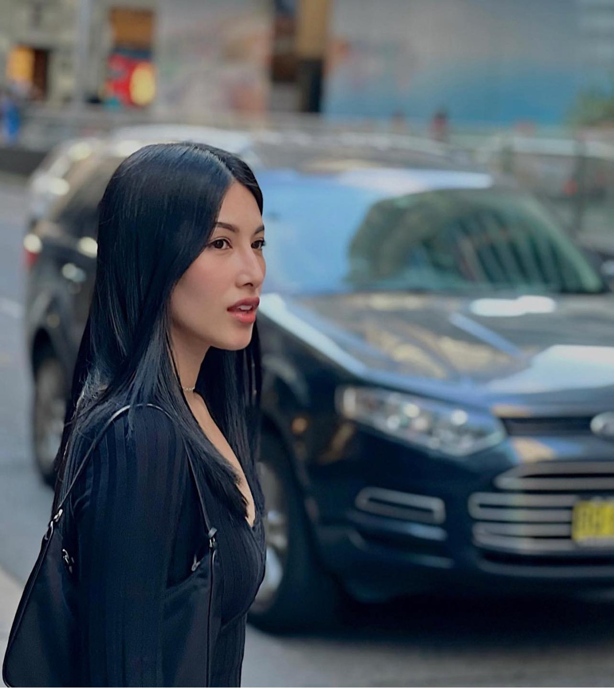 Để có một làn da đẹp, tẩy trang và kem chống nắng là 2 thứ Emmy Nguyễn không bao giờ bỏ qua.