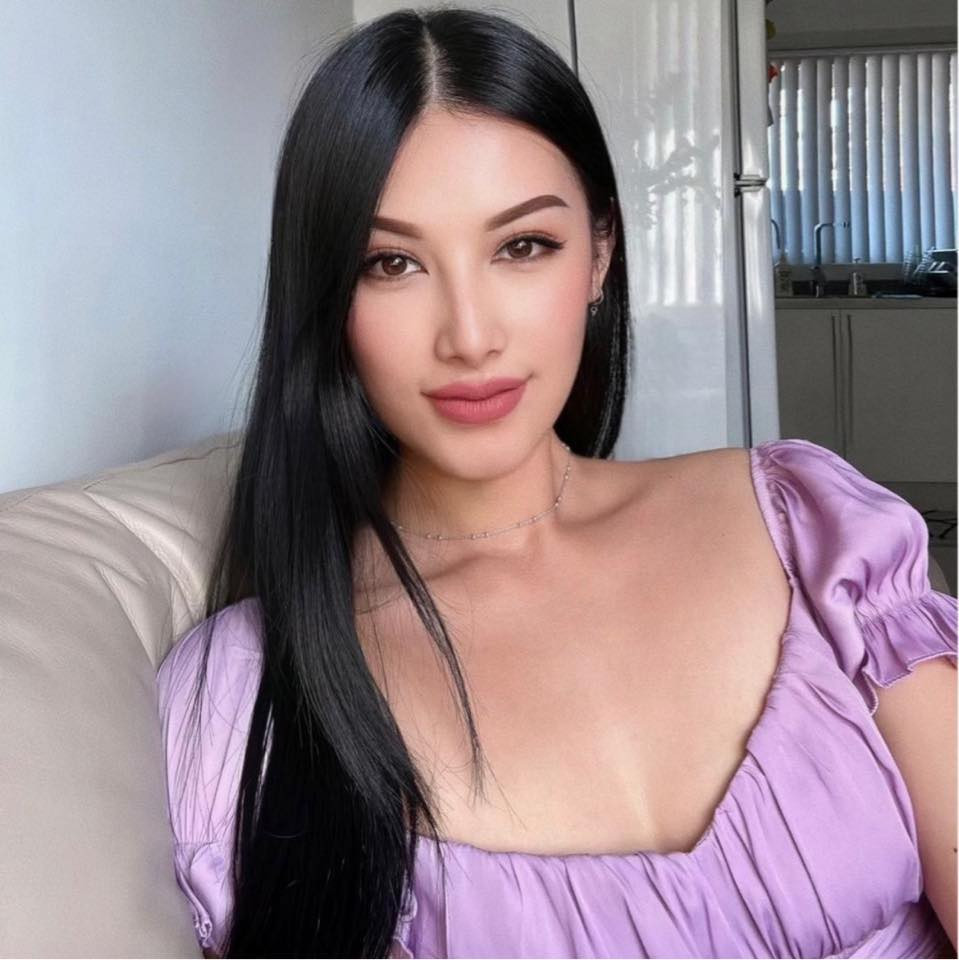 Tuy bận rộn với công việc nhưng nàng "Tây Thi ngủ gật" rất chăm chút cho sắc vóc.