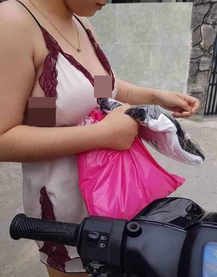 Không chỉ riêng Việt Nam, trào lưu mua sắm online còn nở rộ ở một số nước châu Á như Thái Lan, Trung Quốc, Đài Loan,... Và lối ăn mặc của các chị em khi đi nhận hàng vẫn luôn là chủ đề bàn tán trên các trang mạng.