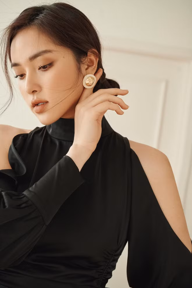 Dù bận rộn với công việc chụp ảnh và kinh doanh nhưng Diệu Linh vẫn rất đầu tư cho việc học của mình.