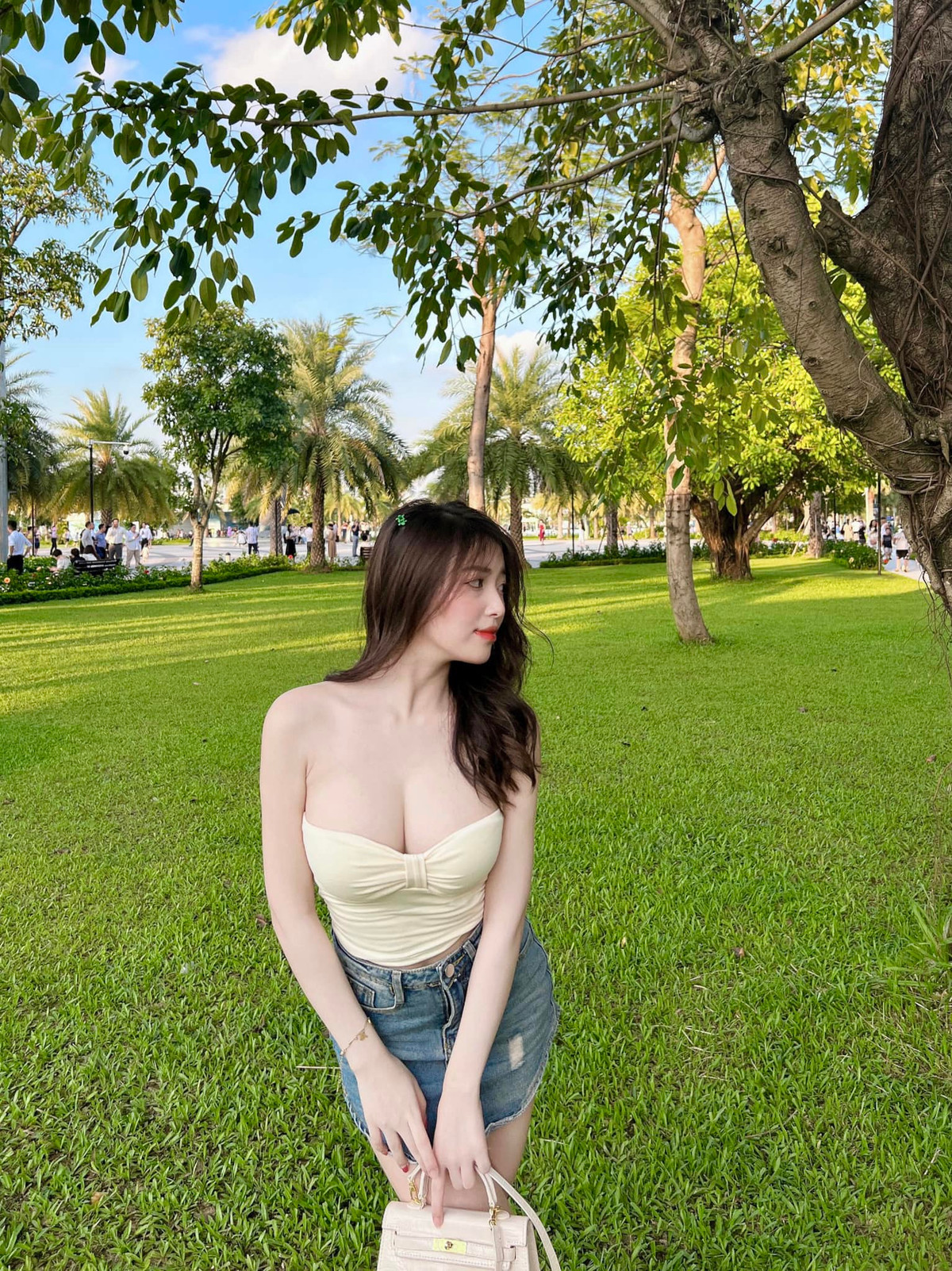 Hot girl GEN Z thường xuyên khiến cư dân mạng mắt tròn mắt dẹt với những khoảnh khắc khoét sâu mạnh.