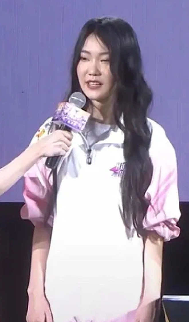 Mới đây, nữ streamer Điềm Điềm Kha đã tham gia giao lưu tại một sự kiện về game. Đây là lần hiếm hoi cô nàng xuất hiện trước công chúng.