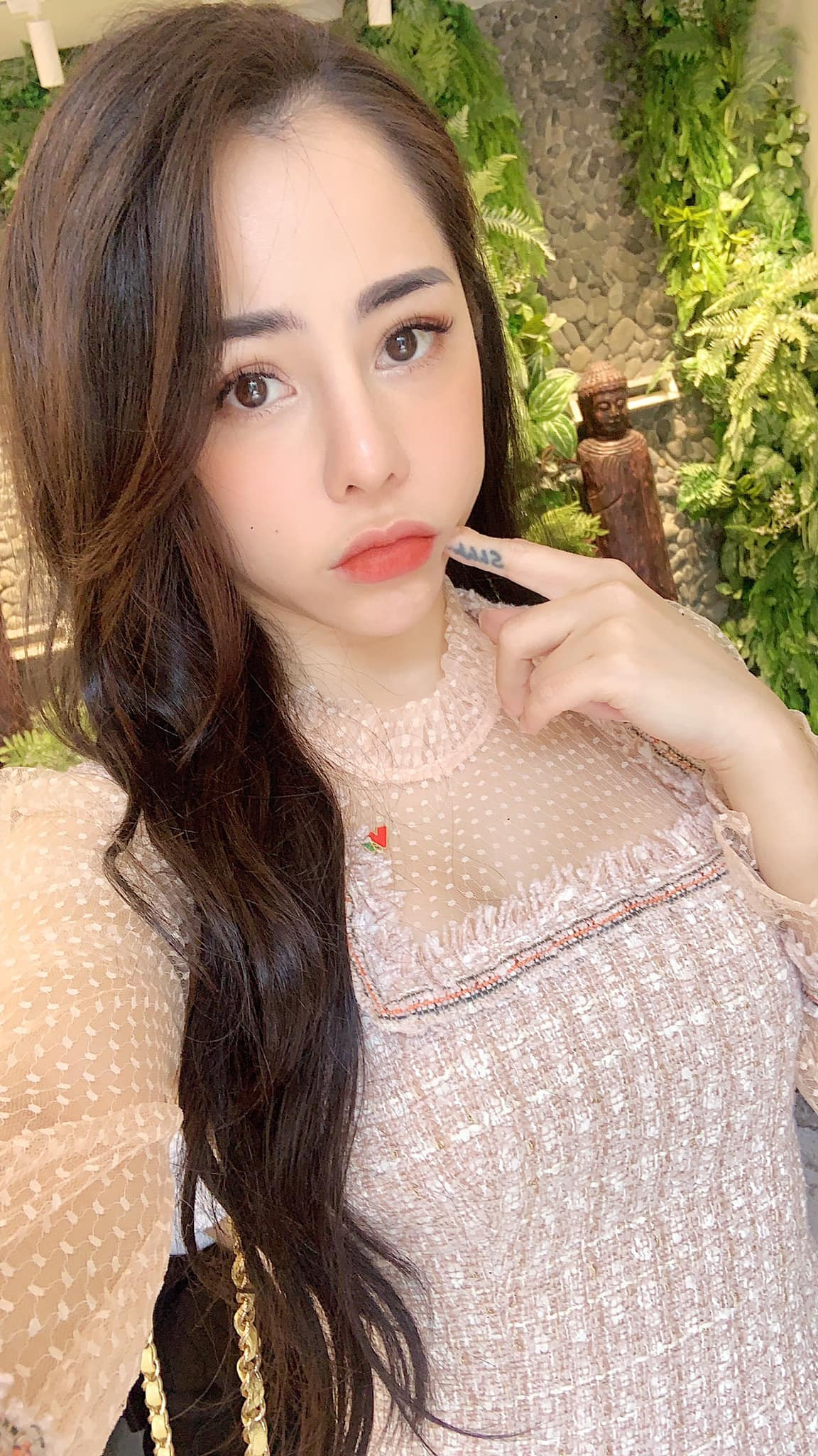 Huỳnh Anh và Lan Phương thường xuyên "phủ đường" trên mạng xã hội bởi những khoảnh khắc ngọt ngào.