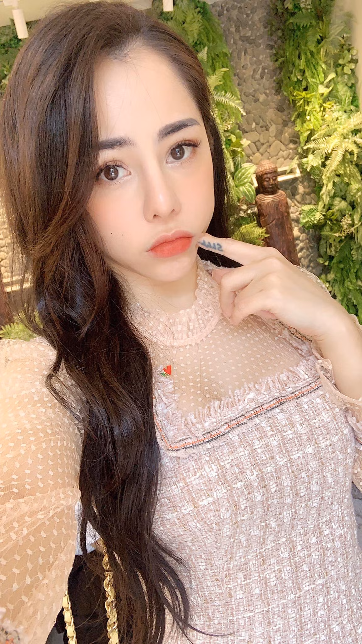 Huỳnh Anh và Lan Phương thường xuyên "phủ đường" trên mạng xã hội bởi những khoảnh khắc ngọt ngào.