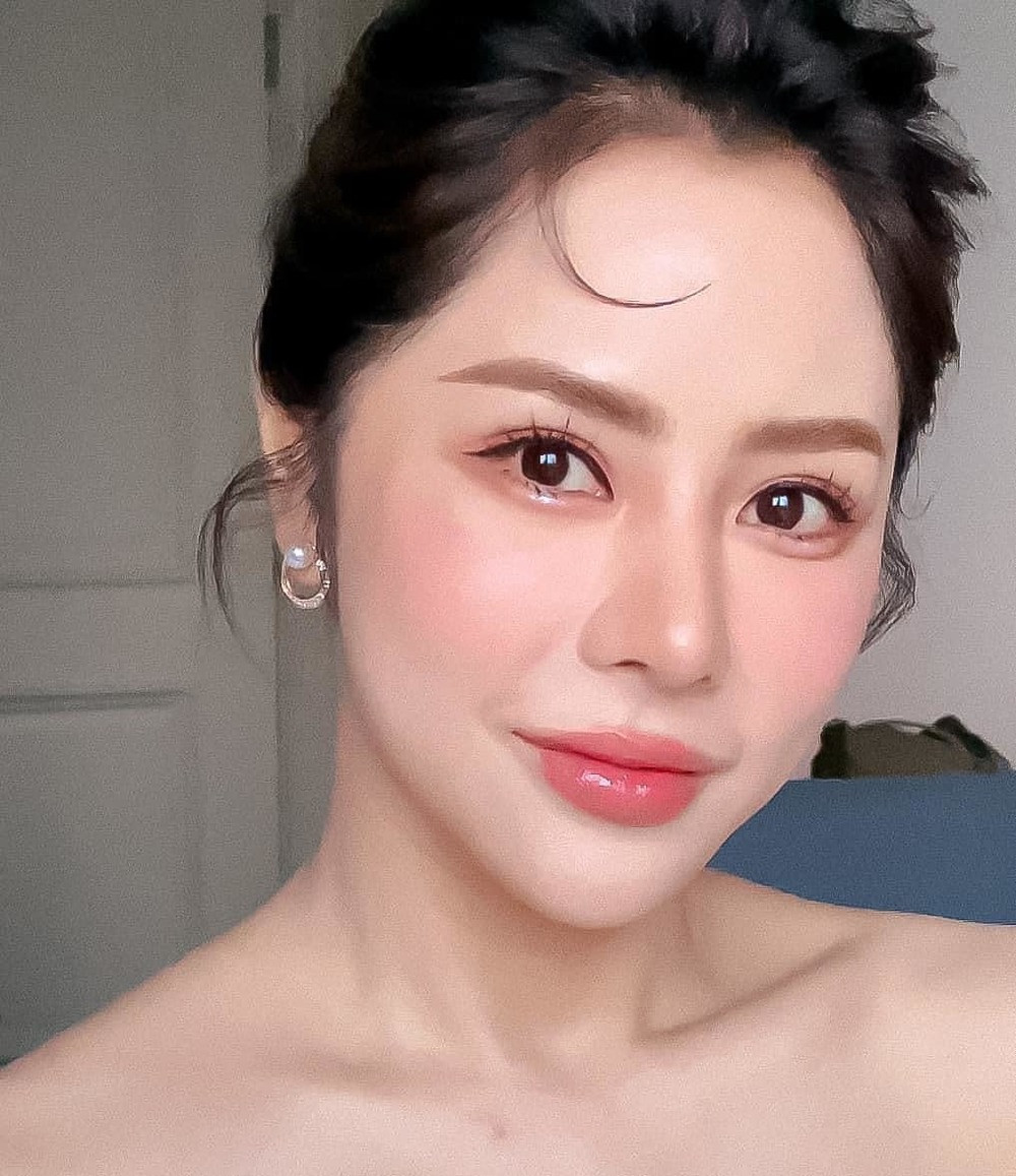 Để có vẻ ngoài ưng ý, người đẹp không ngại can thiệp những phương pháp "dao kéo".