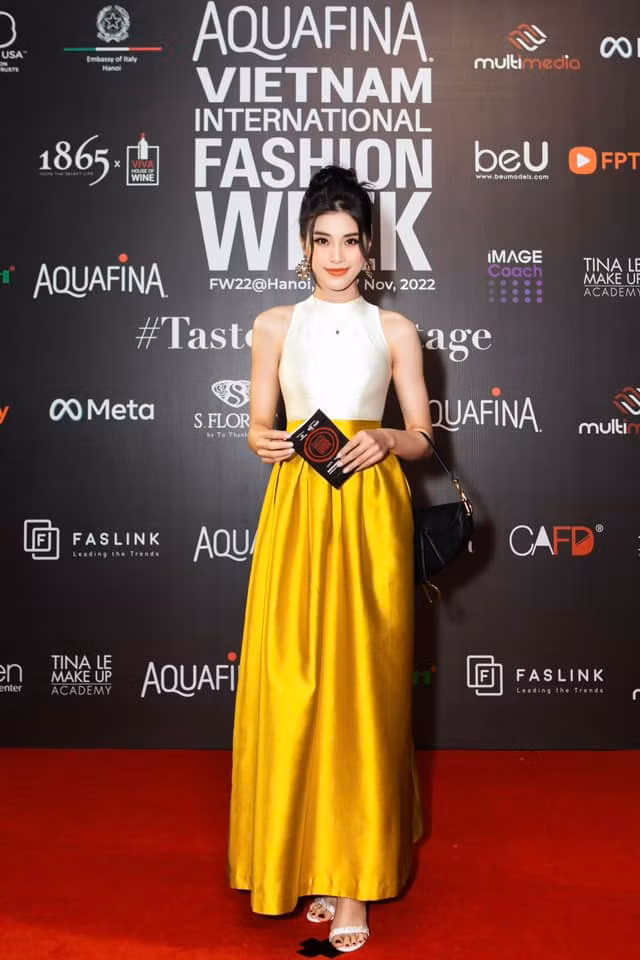 Cựu hoa khôi bóng chuyền cũng tự tin sải bước tại các sự kiện thuộc giới showbiz.