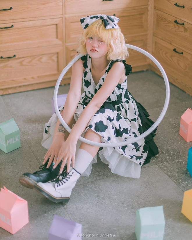 Hải Ly sinh năm 1997 đang theo học ngành Thiết kế công nghiệp đại học Mỹ thuật công nghiệp.