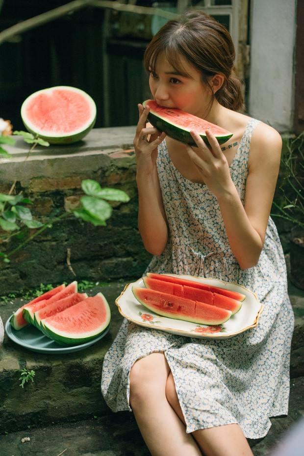 Trái ngược với những cô gái tận dụng độ hot khi đóng MV, hot girl đóng MV indie gần đây "sống ẩn" hơn khi Instagram của cô nàng không để chế độ công khai.