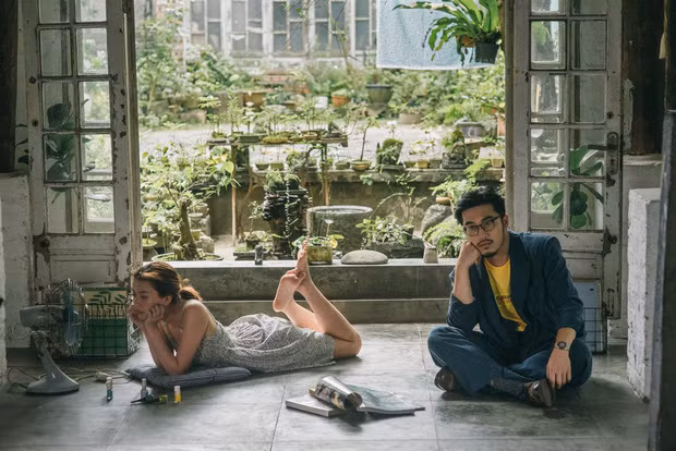 Trong MV Mùa Hạ Của Em, Vũ không chỉ đem lại những giai điệu nên thơ mà còn khiến người xem đã mắt bởi sự xuất hiện của Tit Chan (Trần Trà - 1991).