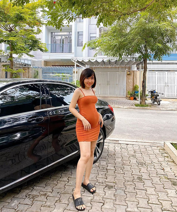 Mới đây, nữ streamer có vòng 3 hơn 100 này đã khoe lên MXH hình ảnh của mình trong tuần thứ 33 của thai kì.