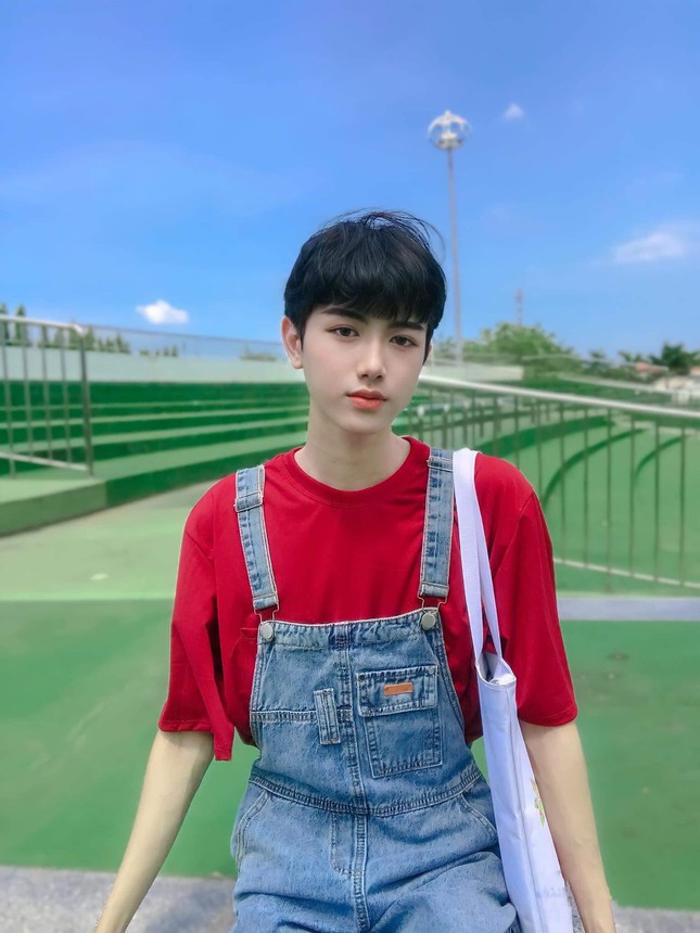 Đối với Hoài Thương, “đi học nữa hay không học mà kinh doanh” là lựa chọn riêng của mỗi người. Vì mỗi chúng ta ai cũng có những điểm mạnh điểm yếu khác nhau. Nên là hãy chọn con đường bạn yêu thích vì nó có thể dẫn bạn đến với thành công.