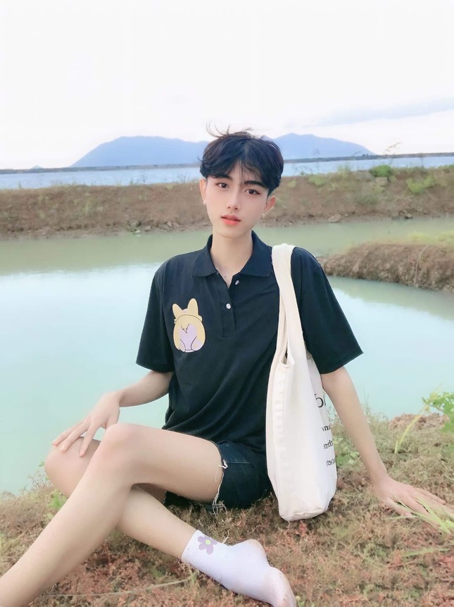 Là một người trẻ Hoài Thương luôn cố gắng sống là người có ích cho xã hội, xuất phát từ những hành động nhỏ bé như cư xử tử tế với người xung quanh, giúp đỡ mọi người khi gặp khó khăn có thể mang đến sự bình yên trong chính tâm hồn.