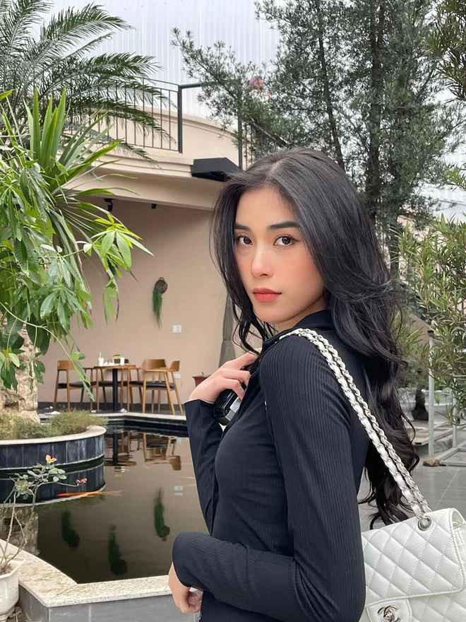 Bởi lẽ đây chính là bước tiến lớn nhất của Hoa khôi bóng chuyền từ khi cô chia tay sự nghiệp quần đùi áo số.