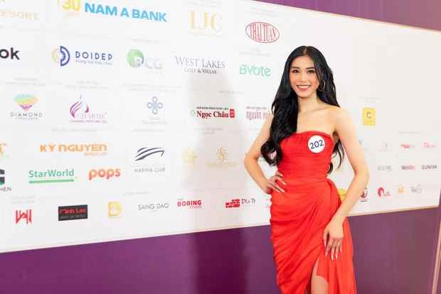 Mới đây, vòng sơ khảo khu vực miền Bắc của Hoa hậu Hoàn vũ 2022 đã diễn ra. Những cái tên đáng gờm cũng xuất hiện. Một trong số đó là Đặng Thu Huyền (SN 2002) - Hoa khôi bóng chuyền.