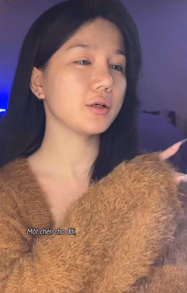 Dù kém tươi tắn hơn thường nhưng thần thái và sự tự tin của người đẹp vẫn nhận về nhiều bình luận tích cực.