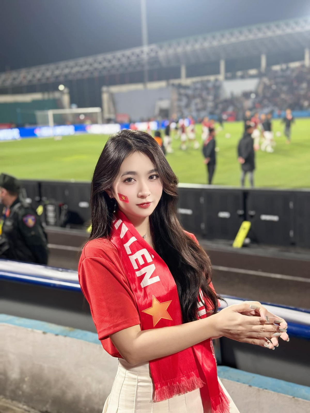 Trong dự án phim siêu nhân, Châu Mòe vào vai Lưu Trúc Hân - một thực tập sinh năng động, sắc sảo, đôi lúc bốc đồng nhưng đầy kiên định.