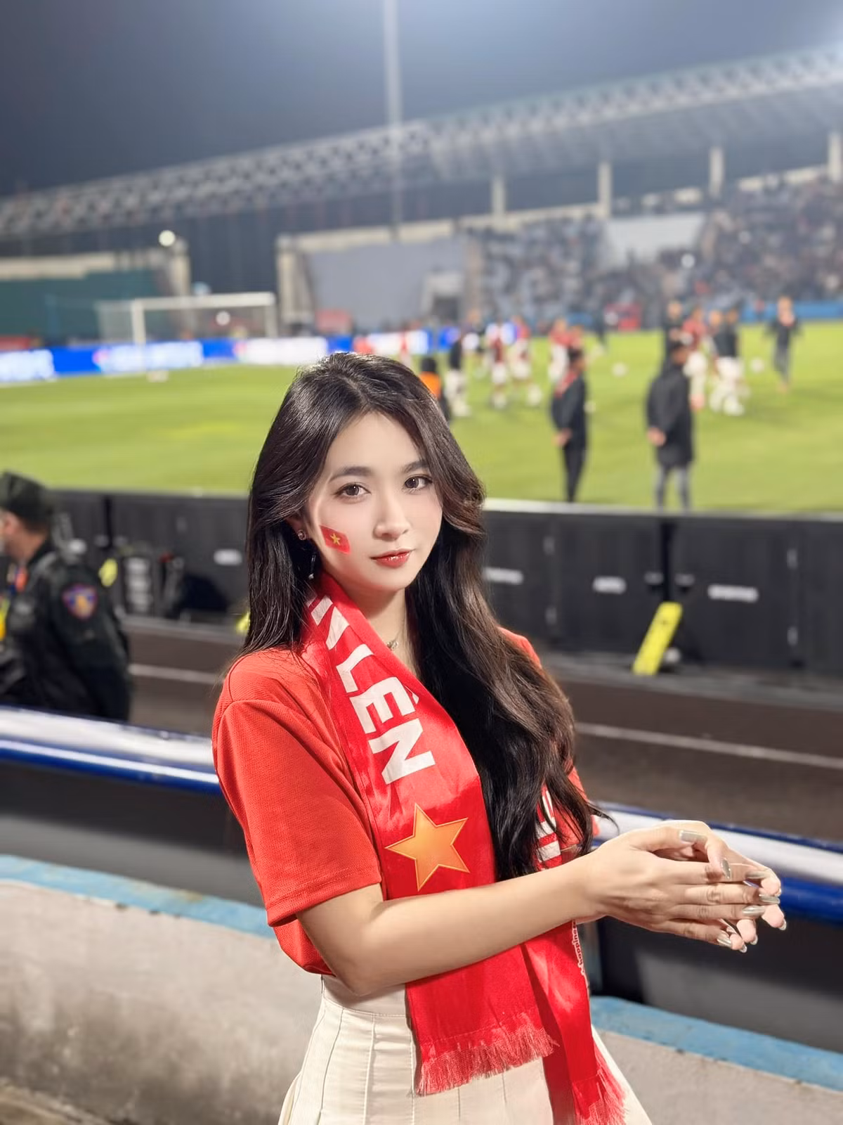 Trong dự án phim siêu nhân, Châu Mòe vào vai Lưu Trúc Hân - một thực tập sinh năng động, sắc sảo, đôi lúc bốc đồng nhưng đầy kiên định.