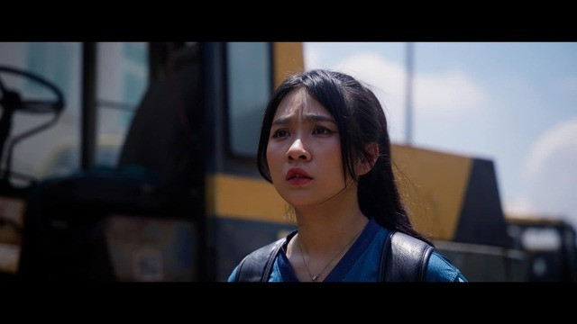 Bên cạnh những bàn luận về nội dung, kỹ xảo phim, người xem còn dành sự quan tâm cho nữ chính xuất hiện trong trailer.