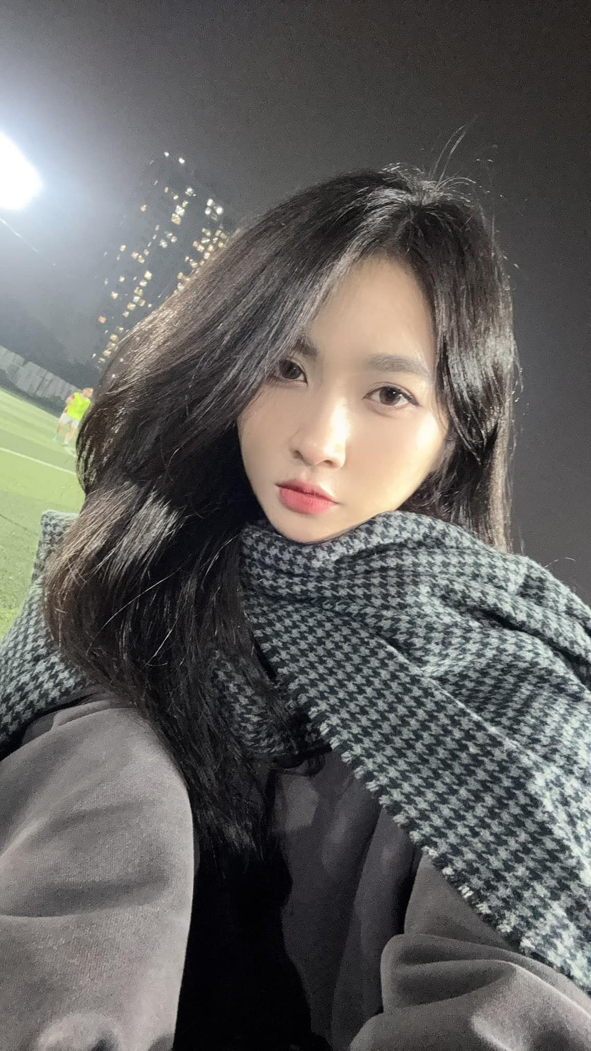 Châu Mòe không ngần ngại đặt câu hỏi và tìm kiếm sự thật, ngay cả khi nó đẩy cô vào vùng nguy hiểm.