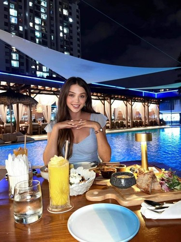 Và hình chụp cận mặt, netizen còn xuýt xoa hơn bởi dù mang thai chỉ còn hơn 1 tháng nữa là sinh nở nhưng bà xã Tiến Dũng không bị phá nét.