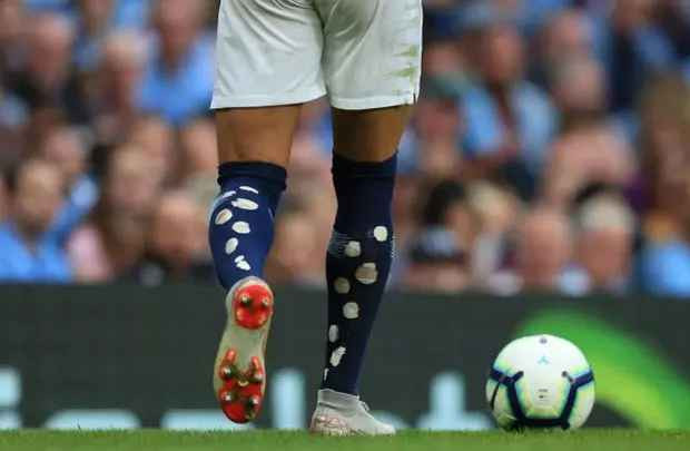 Trước đó vào năm 2018, hậu vệ Kyle Walker, tiền bối của 2 cầu thủ nói trên cũng từng tiết lộ lý do với truyền thông khi làm việc này.