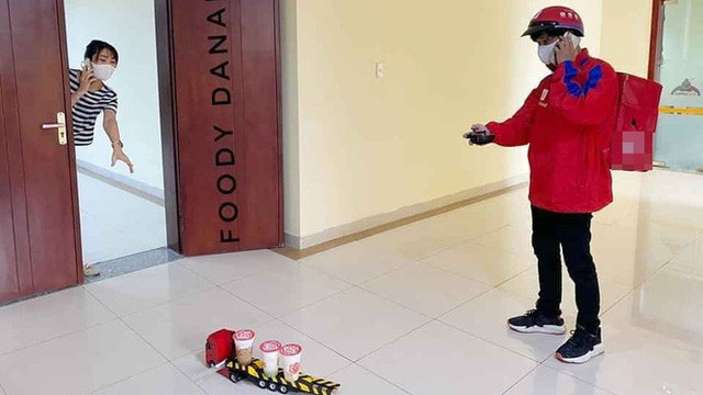 Shipper dùng xe đồ chơi để giao hàng cho khách từng gây sốt mạng thời gian qua.