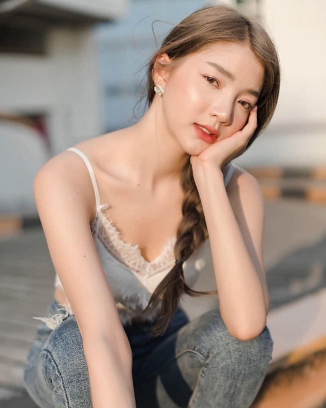 Ngoài tập pilates đều đặn, hot girl 9x còn rất mê bộ môn cầu lông.