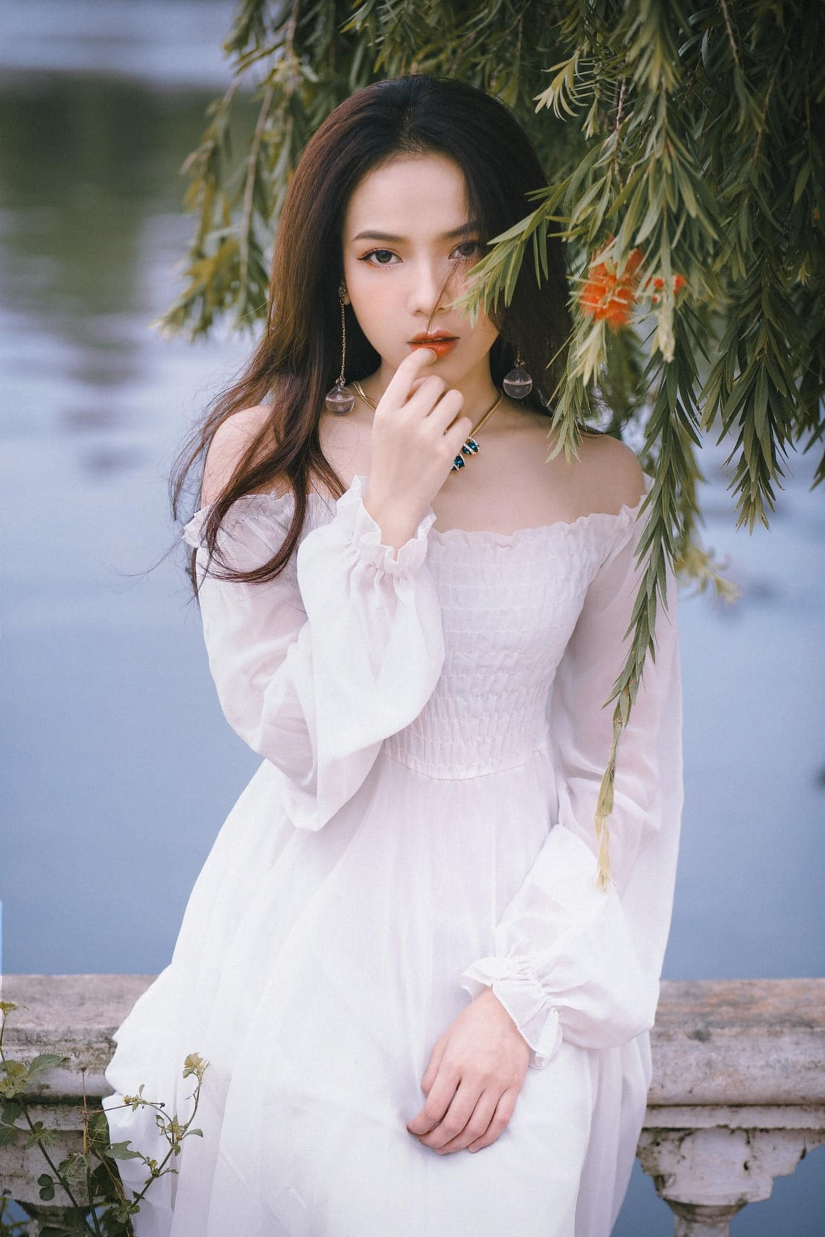 Quỳnh Trang sở hữu gương mặt khả ái, làn da trắng sứ và vóc dáng thon gọn. Đây chính là điểm cộng giúp cô bạn luôn gây chú ý mỗi khi xuất hiện.