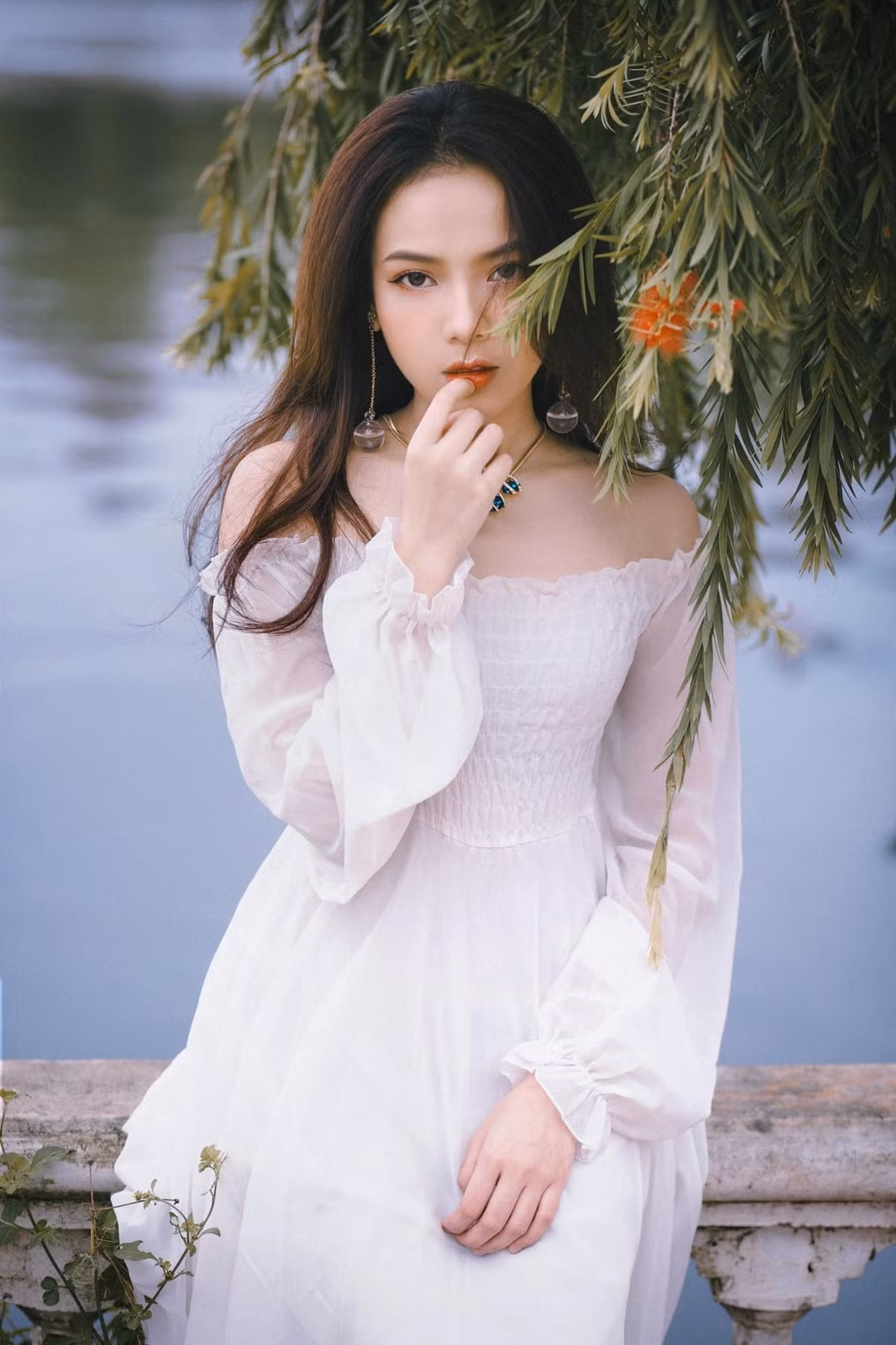 Quỳnh Trang sở hữu gương mặt khả ái, làn da trắng sứ và vóc dáng thon gọn. Đây chính là điểm cộng giúp cô bạn luôn gây chú ý mỗi khi xuất hiện.