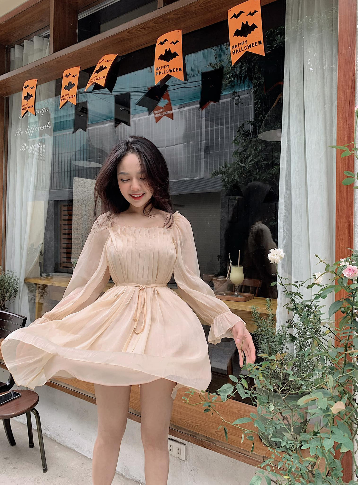 Hiện tại, Quỳnh Trang còn làm người mẫu ảnh và mở 1 cửa hàng quần áo online cùng em gái ở Nghệ An.