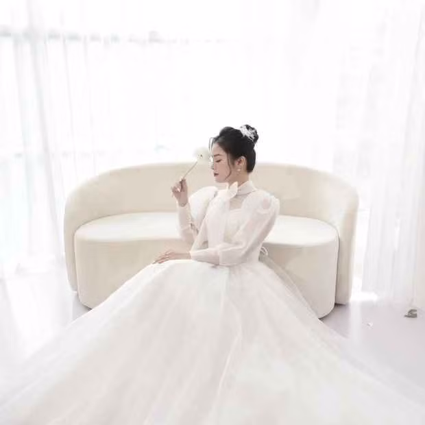 Mới đây, Nguyễn Thị Xuân Diệp đã khoe ảnh cưới trên trang cá nhân. Cựu cầu thủ tuyển U19 bóng đá nữ Việt Nam lập gia đình khiến nhiều người hâm mộ không khỏi bất ngờ