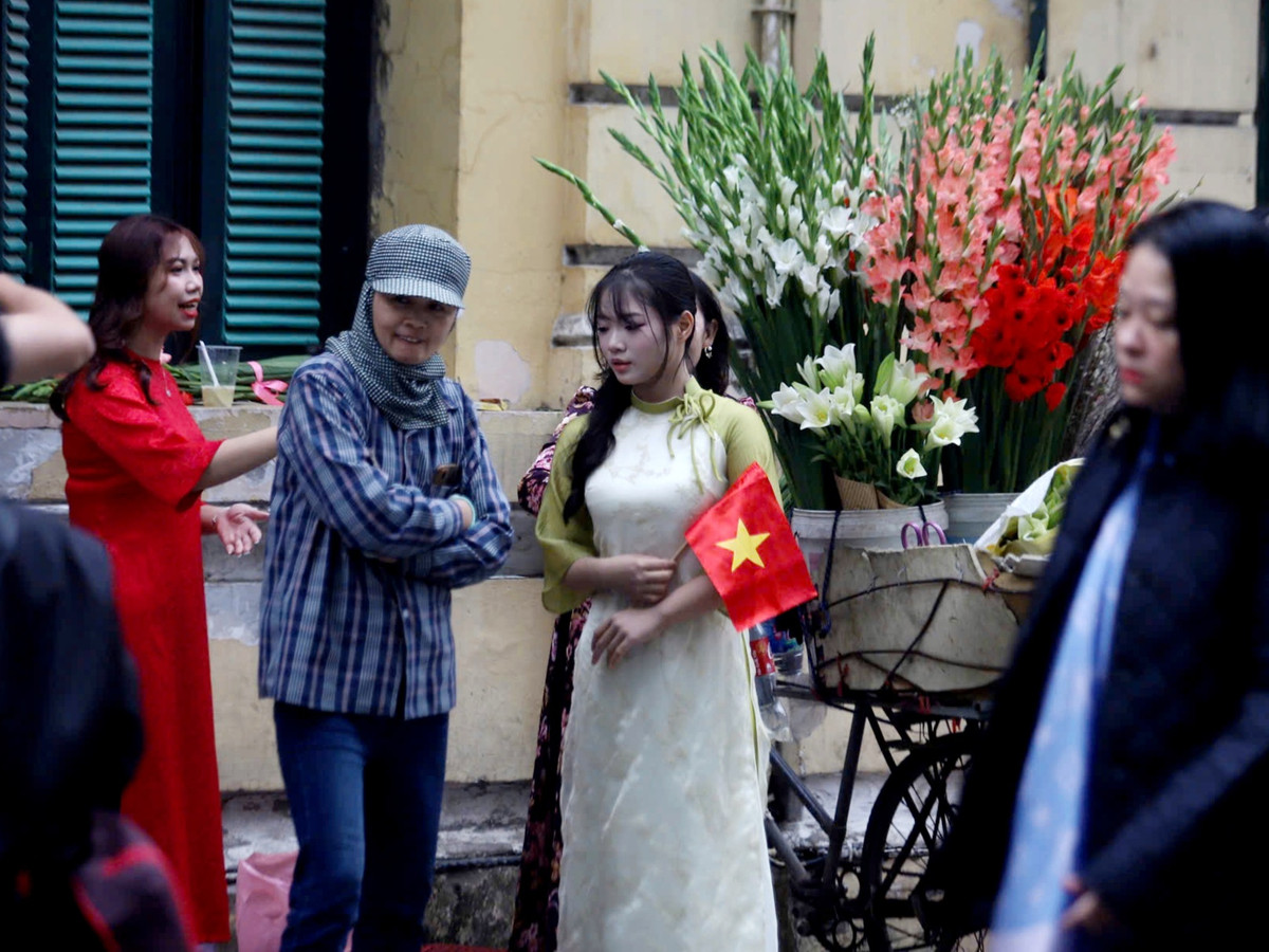 Để tăng thêm sự rực rỡ, nhiều xe hoa tranh thủ phục vụ các nàng thơ sống ảo.