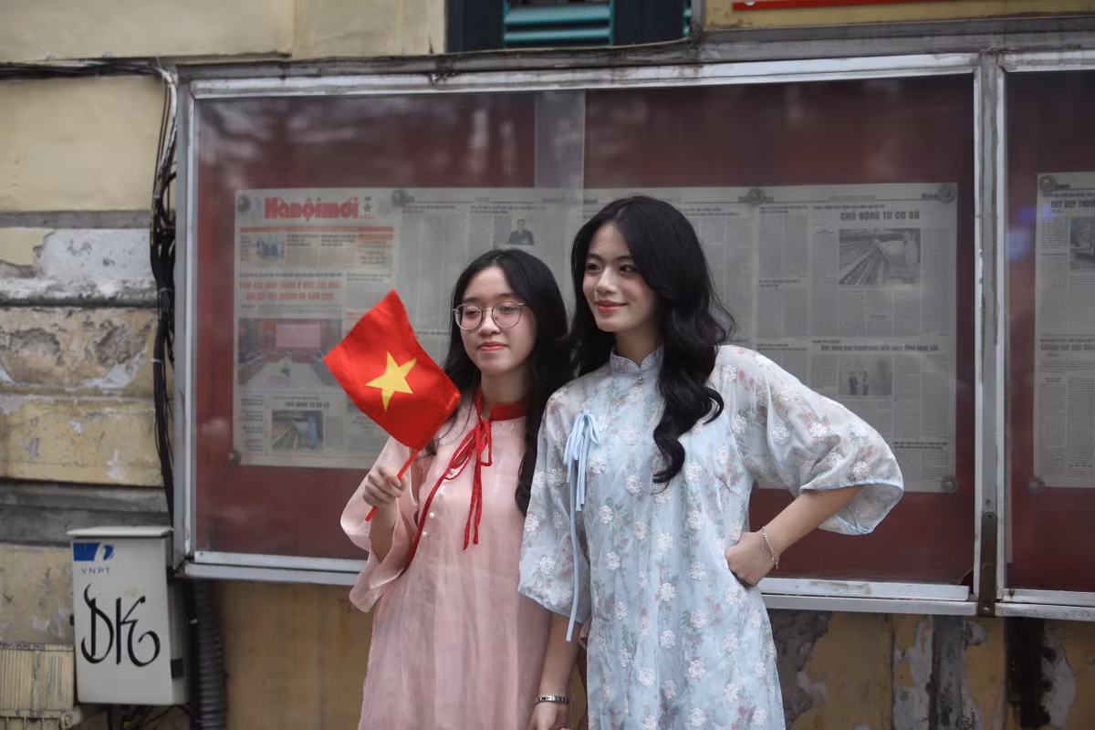 Góc bảng tin báo Hà Nội mới.