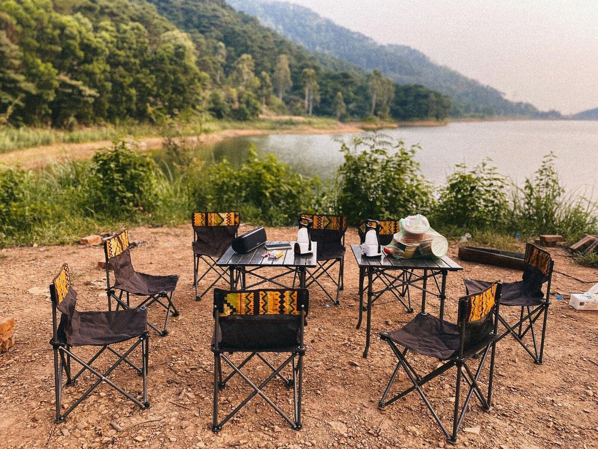 Tạm gác lại lo toan của cuộc sống, đôi khi chúng ta cần thưởng cho mình những chuyến đi để “sạc” lại tinh thần. Đến với khu du lịch sinh thái hồ Đồng Đò, ngoài việc được đắm chìm trong cảnh sắc thiên nhiên tươi đẹp, thì cắm trại và tiệc nướng BBQ cũng là trải nghiệm thú vị mà bạn không nên bỏ qua.