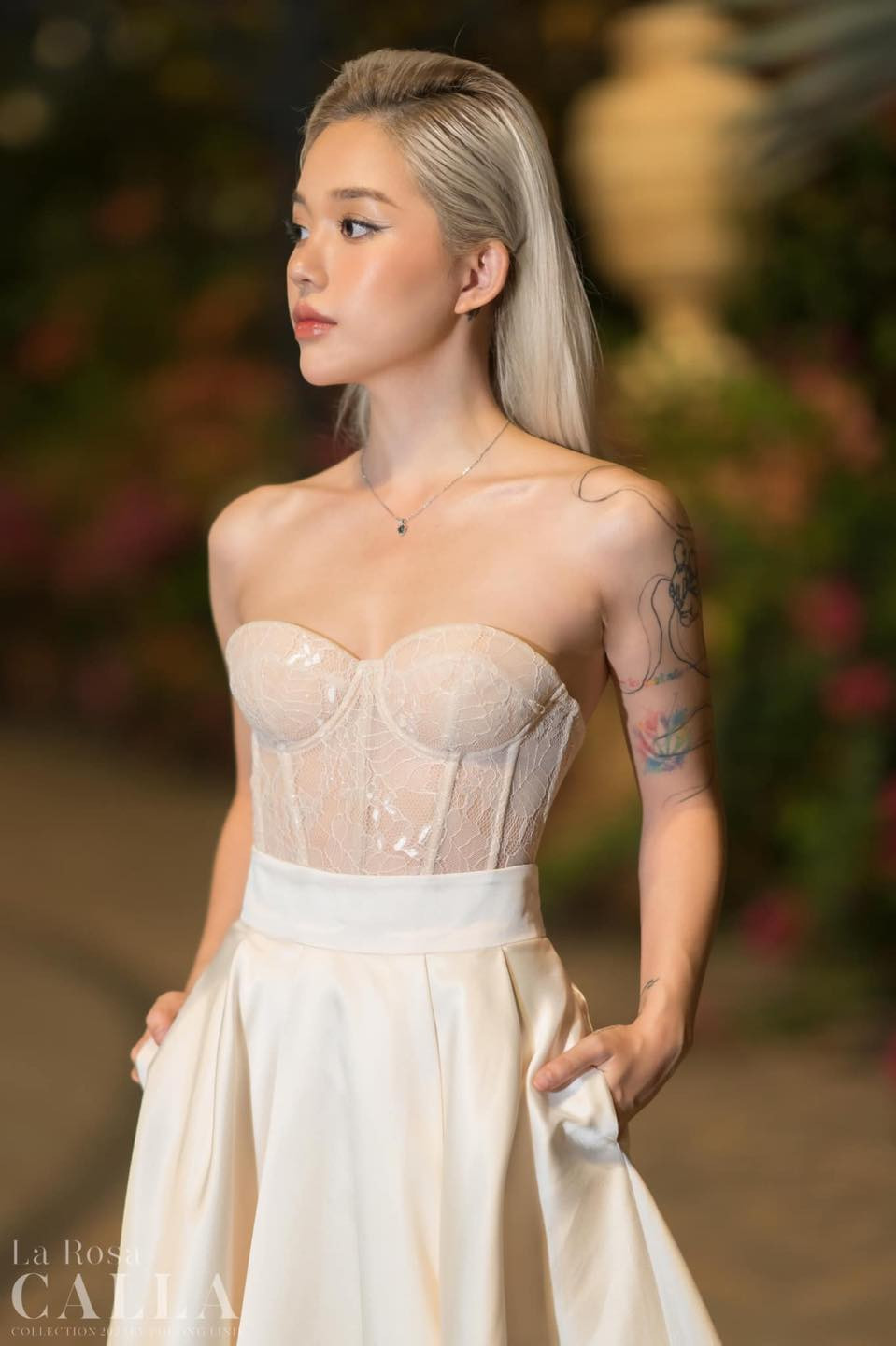 Ngoài ra, nữ streamer nổi tiếng còn có một cô em gái xinh đẹp chẳng kém, cũng là một tên tuổi có tiếng trong làng game, cụ thể là mảng cosplay - Đàm Minh Ngọc.