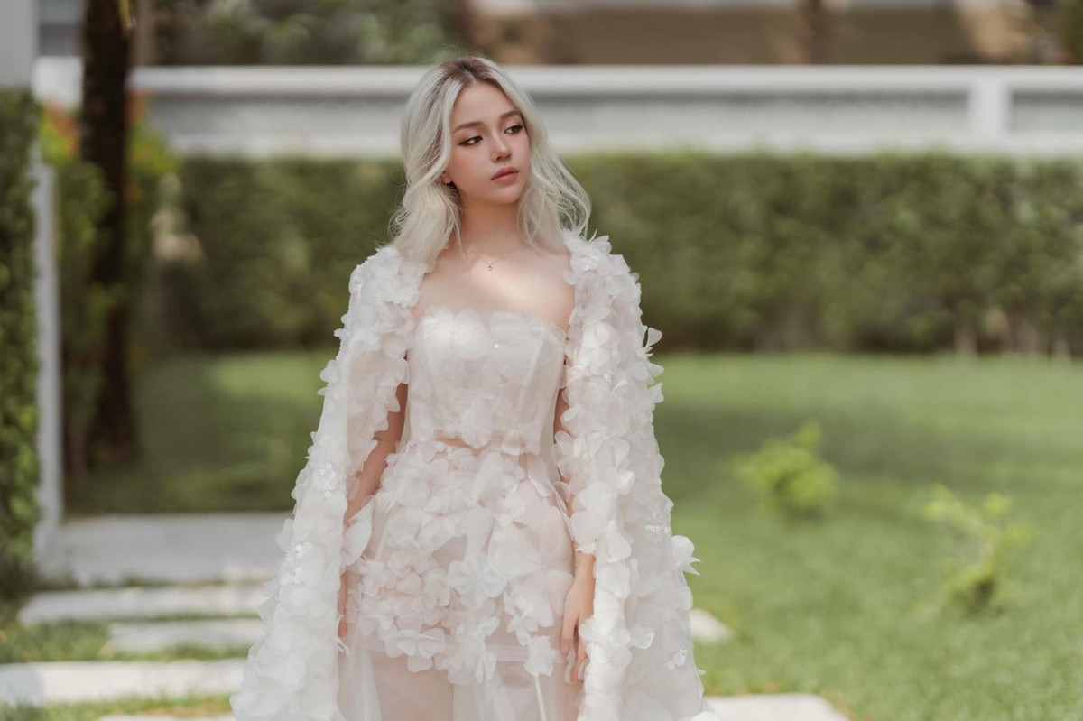 Màn độ sắc bất phân thắng bại khi cả hai chị em nhà Linh Ngọc Đàm đều có những nét riêng, khó lẫn.