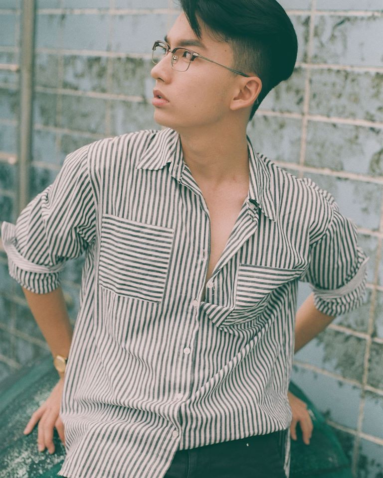 Ngay những phút ban đầu, Anh Thức đốn tim dân tình bằng ngoại hình cao ráo, sáng sủa, thần thái xuất sắc.