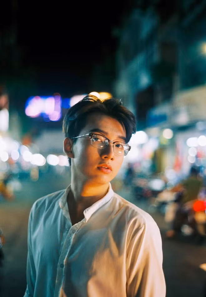 Dù có bảng thành tích học tập tốt ở Việt Nam nhưng chàng hot boy Anh Thức cho biết, không phải cứ sang nước ngoài du học là thành công. Nam sinh đã mất một khoảng thời gian mông lung vì chưa biết định hướng theo gì.