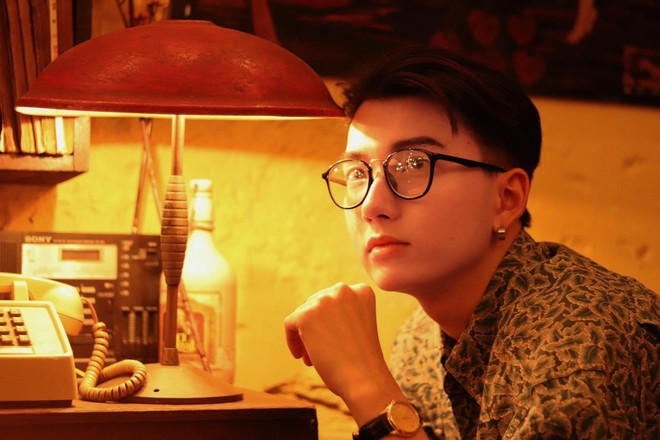 Tìm hiểu kỹ hơn, chàng hot boy học đường Anh Thức được biết đến là một trong những du học sinh nổi bật khi giành học bổng toàn phần ngành Công nghệ hoá học tại Dmitri Mendeleev University - một trong những trường ĐH hóa học hàng đầu của Nga, đồng thời là 1 trong 15 du học sinh tại Nga tham dự diễn đàn thanh niên Nga - Việt tại Moscow - Saint Petersburg.