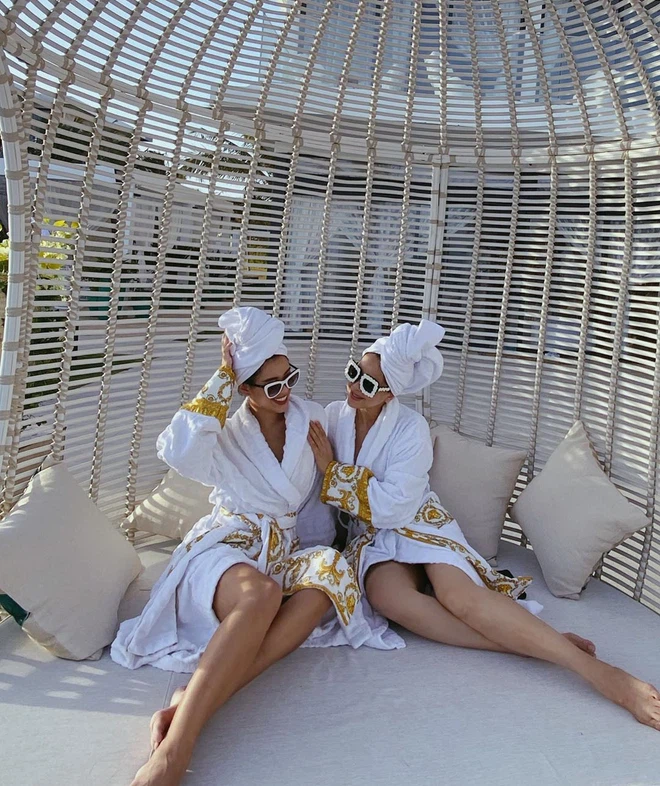 Không chỉ khoe ảnh một mình, rich kid Tiên Nguyễn thường xuyên đưa mẹ là doanh nhân kiêm cựu diễn viên Lê Hồng Thủy Tiên lên sóng.