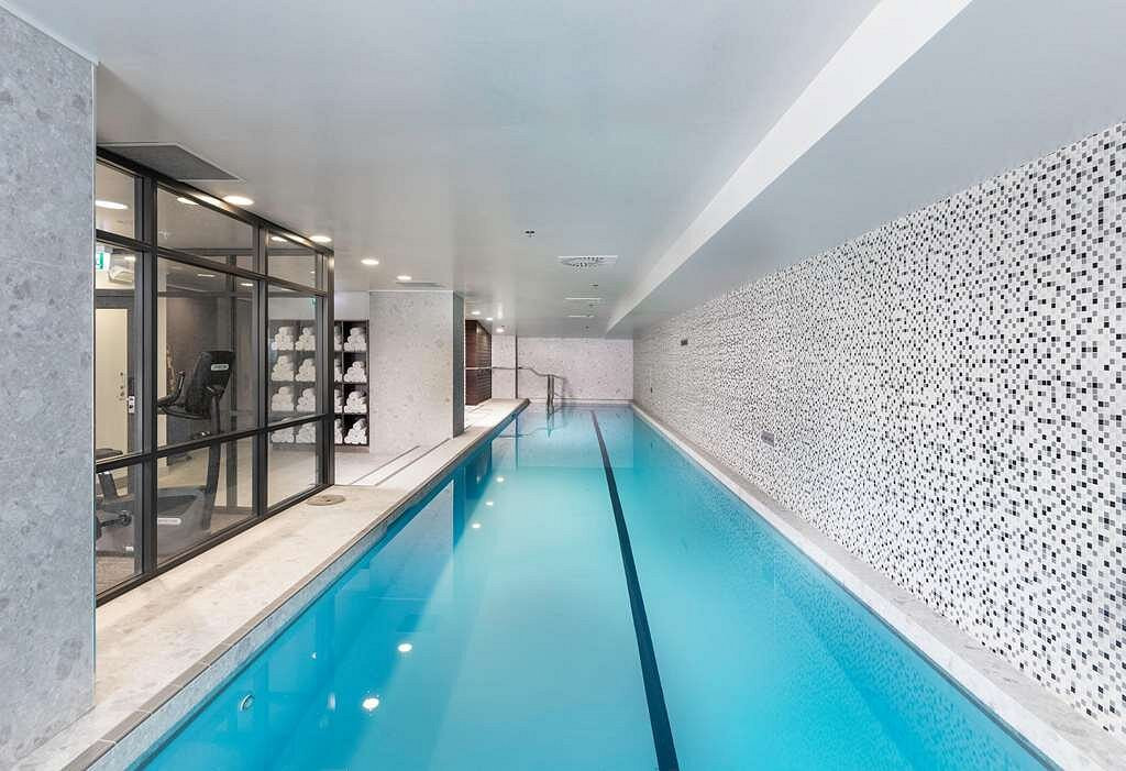 Đồng thời, để tạo điều kiện tốt nhất cho các cầu thủ đội tuyển Việt Nam, khu vực phòng ở, phòng ăn và các phòng chức năng được bố trí đầy đủ các thiết bị phục vụ việc trị liệu và nghỉ ngơi sau khi tập luyện và thi đấu.