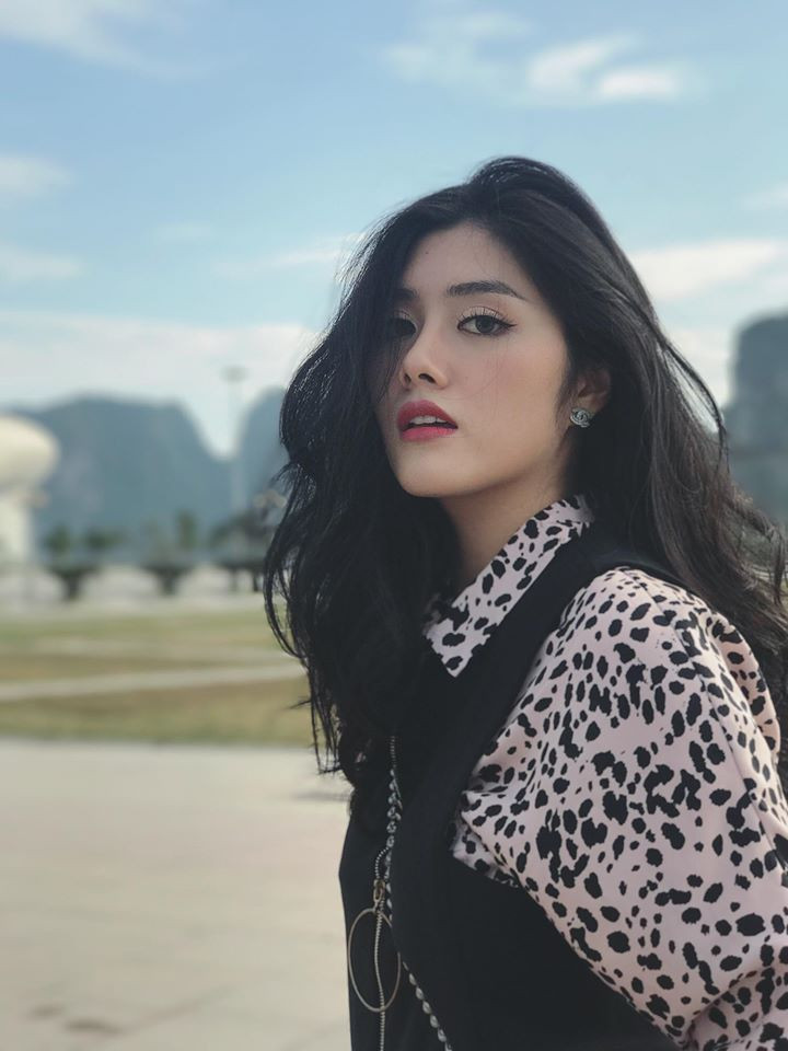 Bên cạnh đó, Huỳnh Tiên cũng bước vào độ chín của nhan sắc. Cô nàng được nhận xét ngày càng xinh đẹp, gợi cảm hơn.